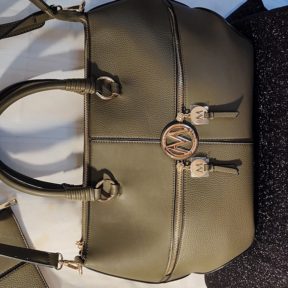 Mia K. Collection Purse - Picture 4 of 8